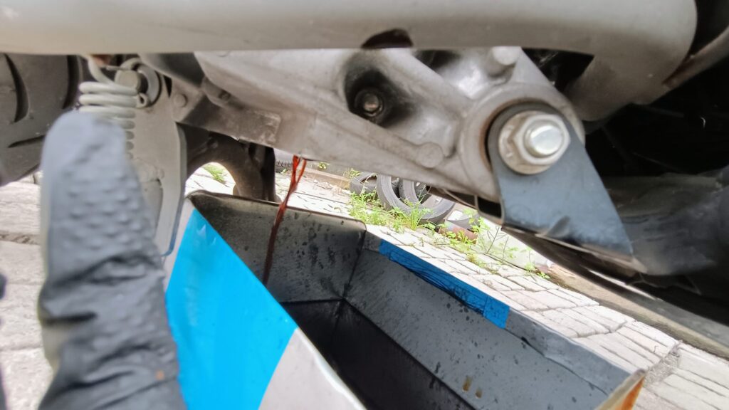 アドレス110　エンジンオイル排出